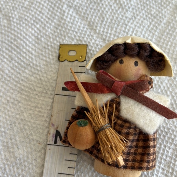 Pilgrim Pin - Picture 4 of 4